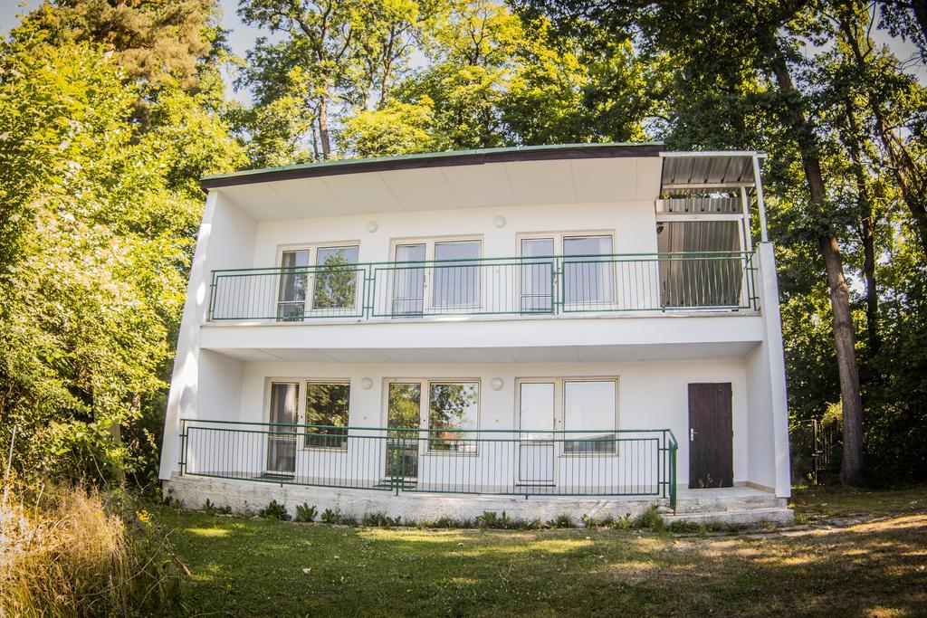 Yacht Club Bezdrev Hotel Hluboka nad Vltavou Exterior photo